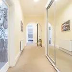 Cairns Vista * Уитби