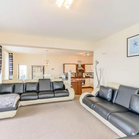Cairns Vista Апартаменты Уитби